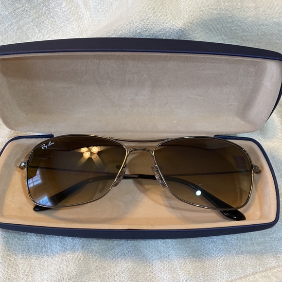 EUC Ray-Ban Sunglasses & Case RB3388 Gunmetal Frame Brown Gradient 58mm Aviator - Picture 4 of 17